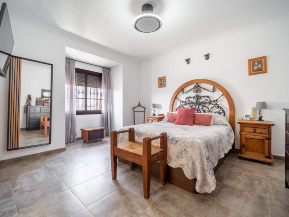 Semi-Detached House for sale in Estepona