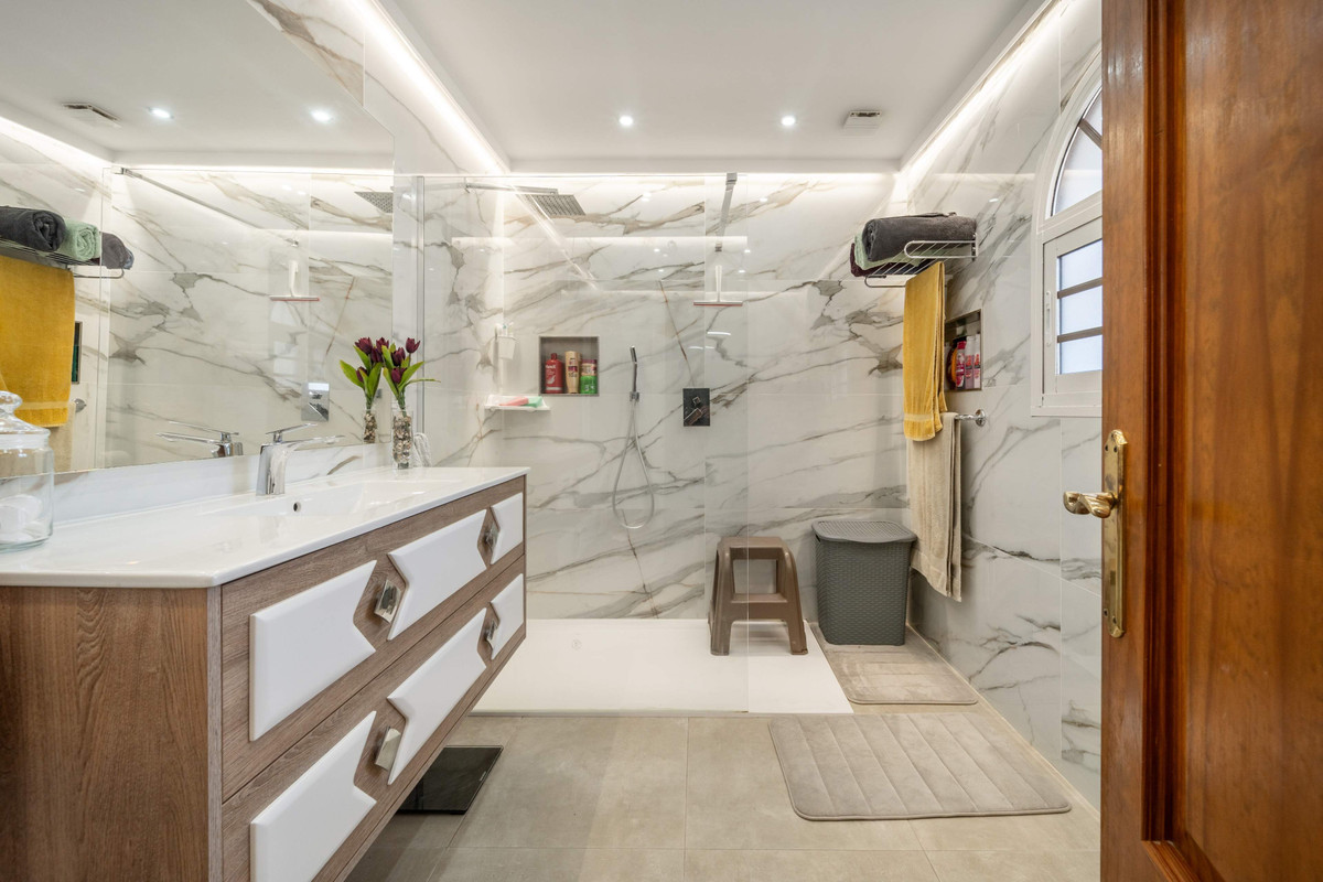 Semi-Detached House for sale in Estepona