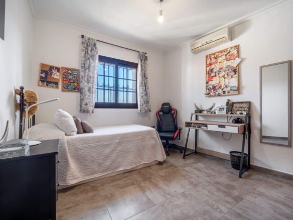 Semi-Detached House for sale in Estepona