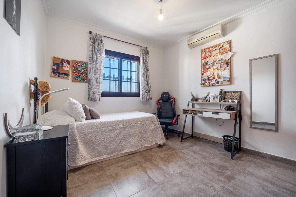Semi-Detached House for sale in Estepona