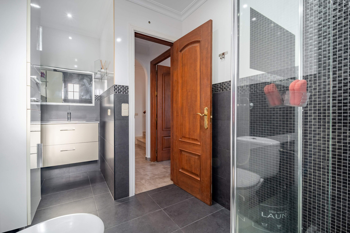 Semi-Detached House for sale in Estepona
