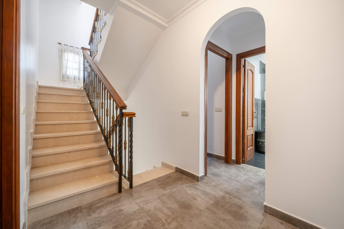 Semi-Detached House for sale in Estepona