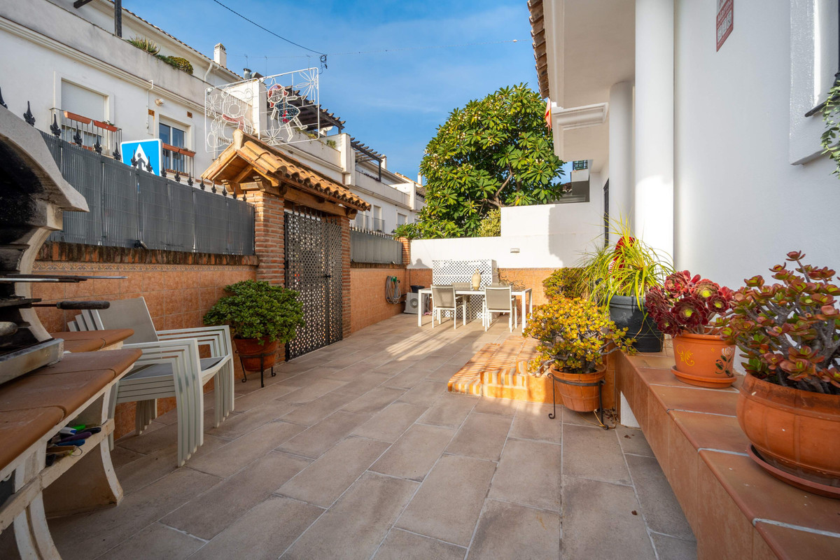 Semi-Detached House for sale in Estepona