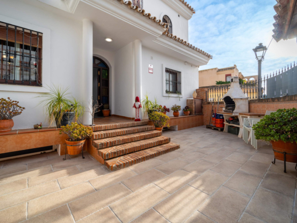 Semi-Detached House for sale in Estepona