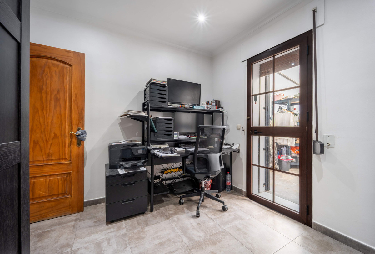 Semi-Detached House for sale in Estepona