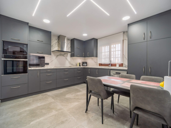 Semi-Detached House for sale in Estepona