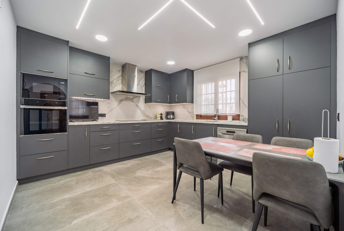 Semi-Detached House for sale in Estepona