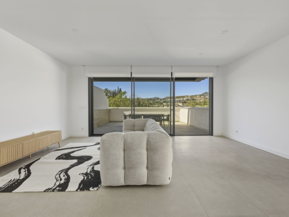 Semi-Detached House for sale in Estepona