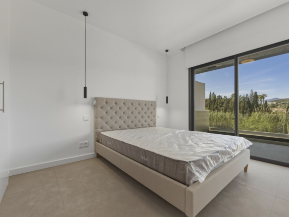Semi-Detached House for sale in Estepona