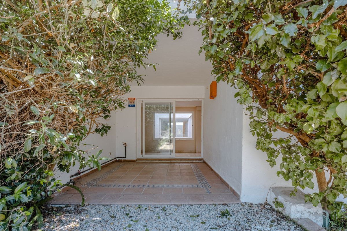 Semi-Detached House for sale in Estepona