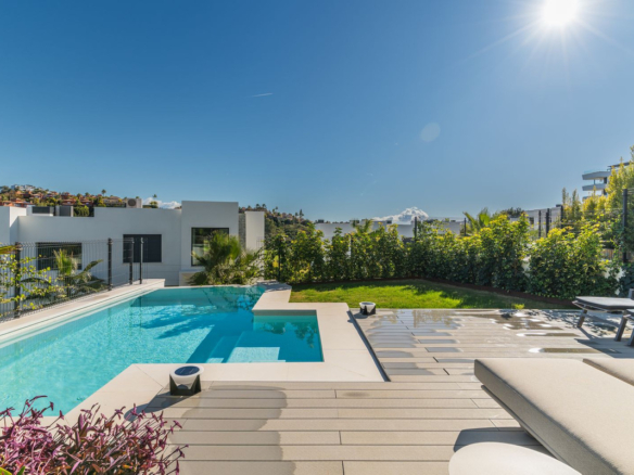 Semi-Detached House for sale in Marbella