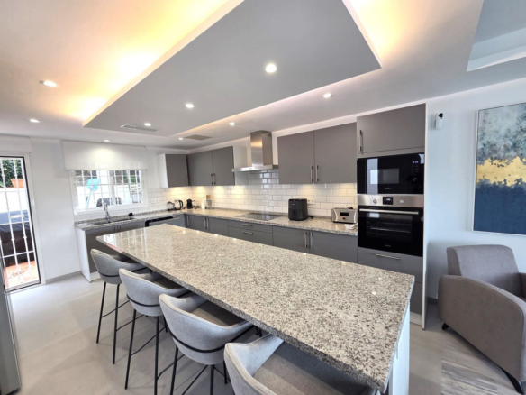 Semi-Detached House for sale in Marbella