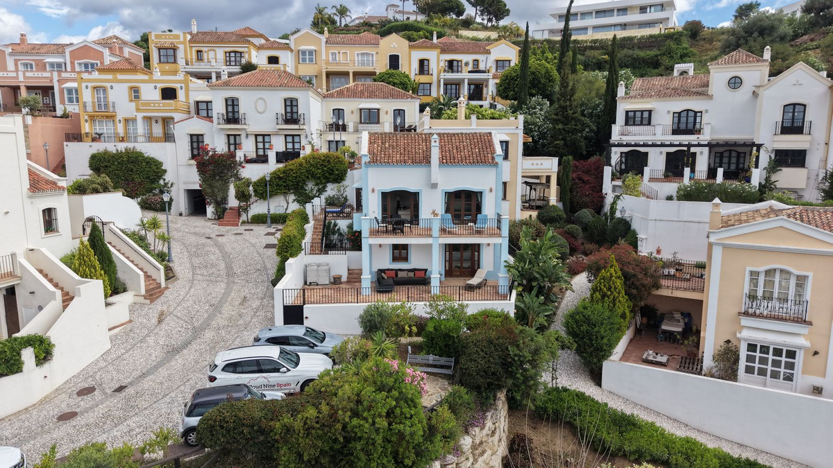 Townhouse-in-Benahavis-Ref-R5387749 Townhouse for sale in Benahavís