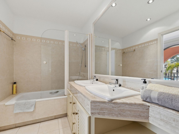 Townhouse for sale in Marbella