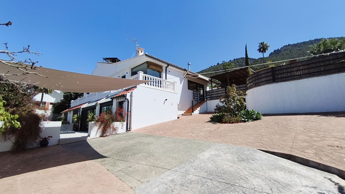 Villa for sale in Alhaurín de la Torre