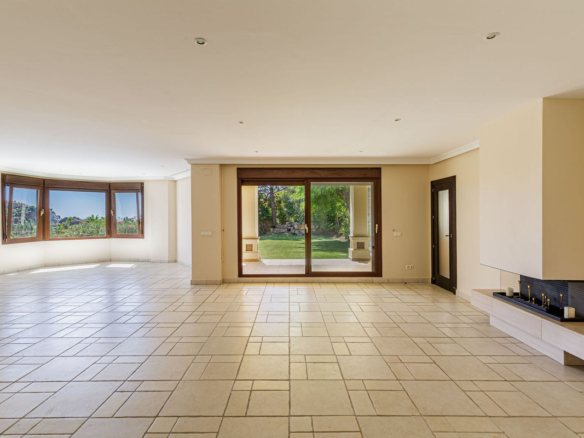 Villa for sale in Benahavís