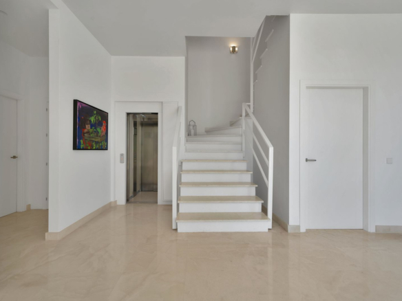 Villa for sale in Benahavís
