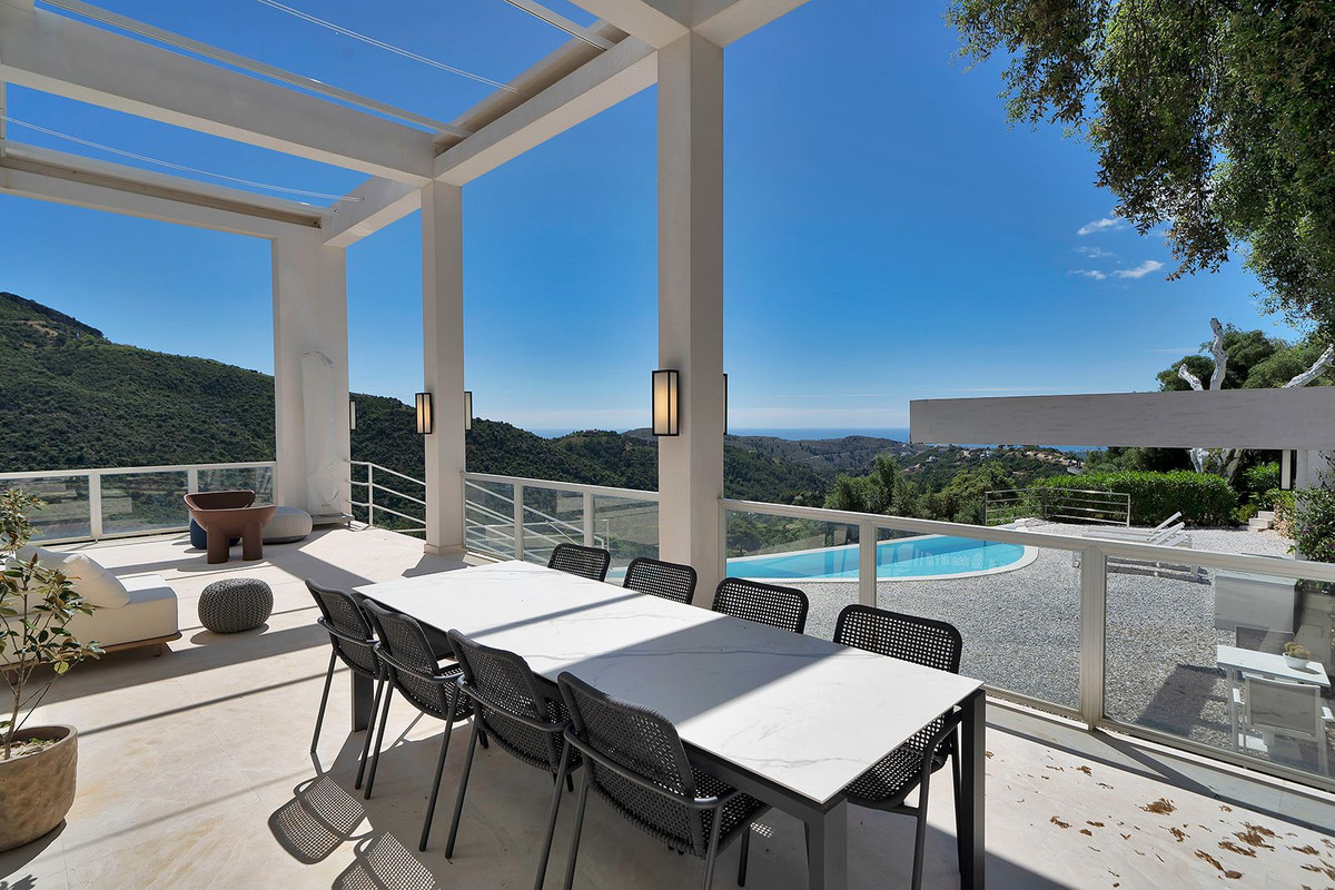 Villa for sale in Benahavís