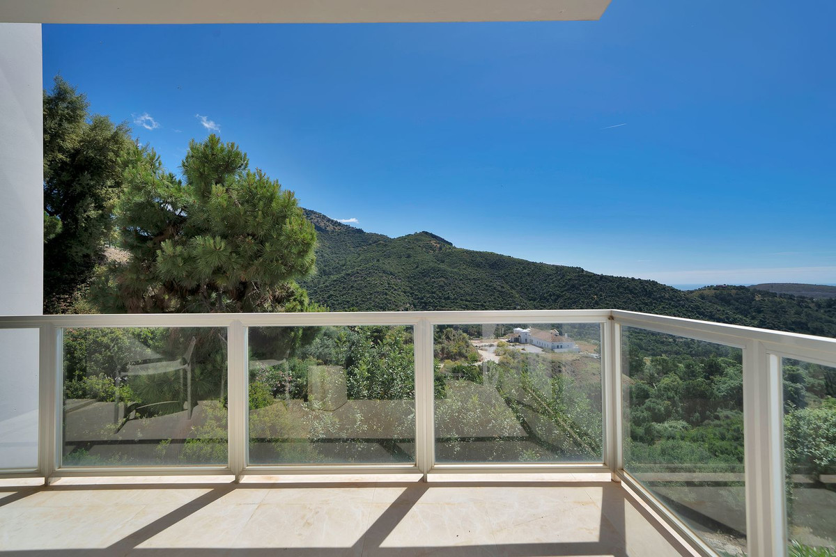 Villa for sale in Benahavís