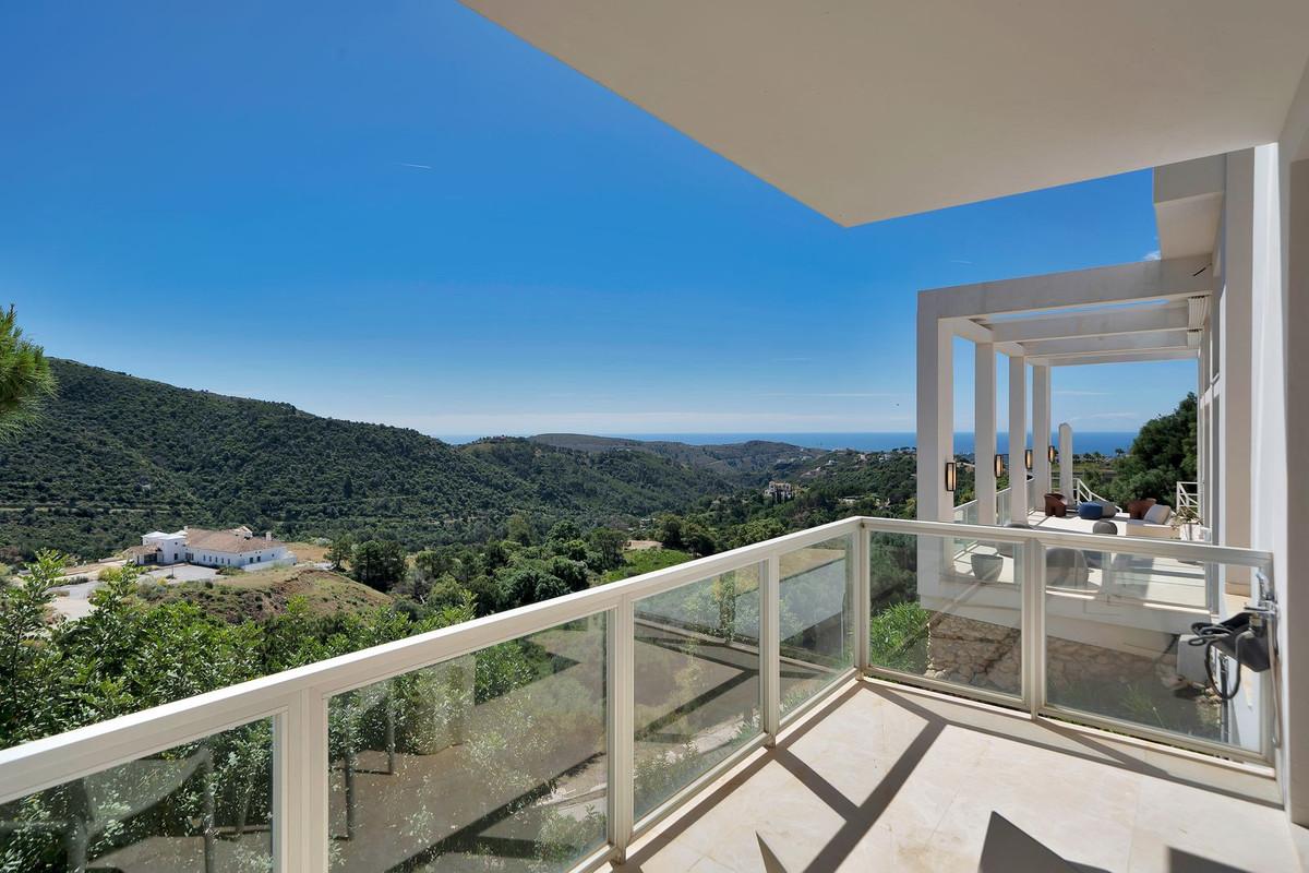 Villa for sale in Benahavís