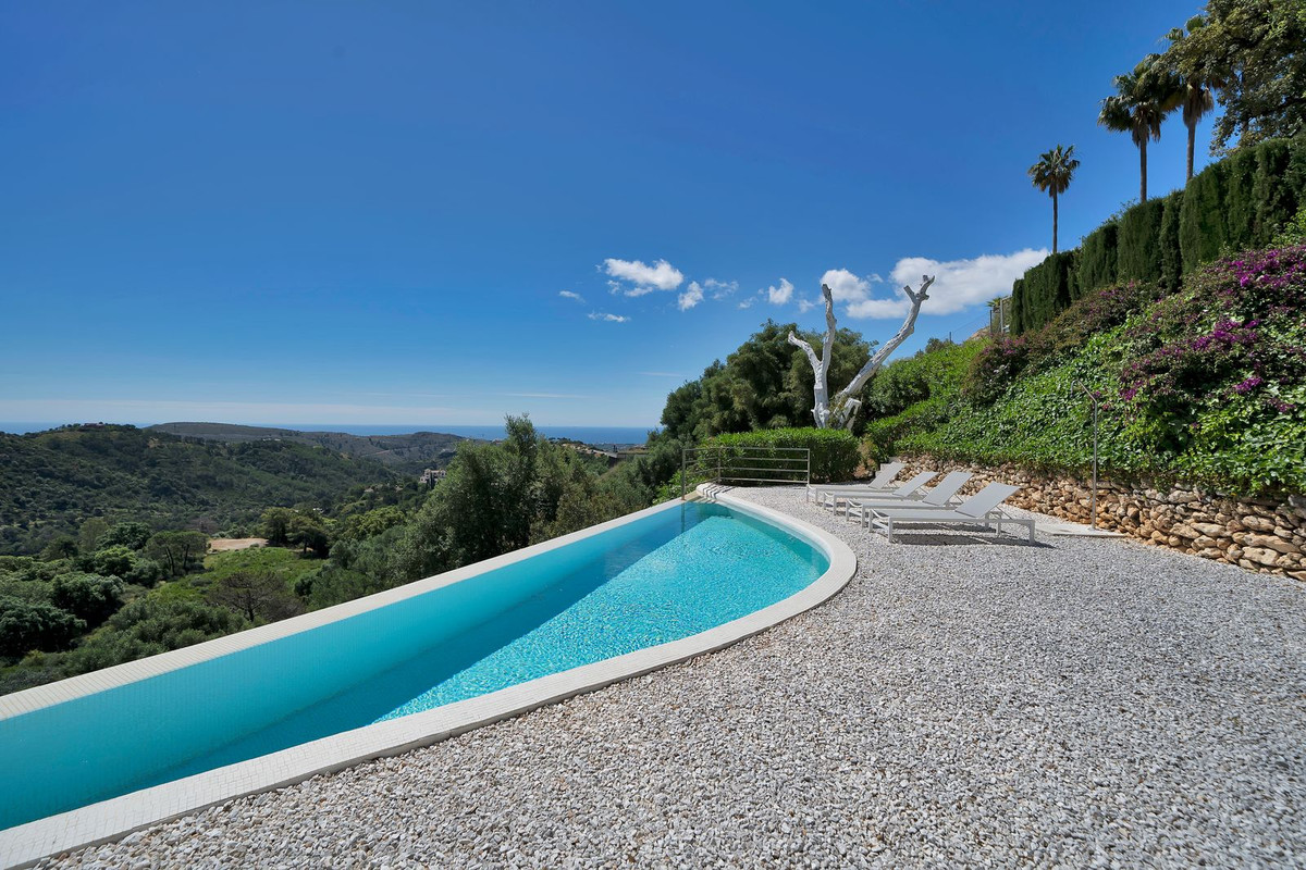 Villa for sale in Benahavís