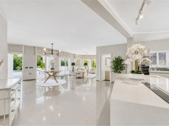 Villa for sale in Benahavís