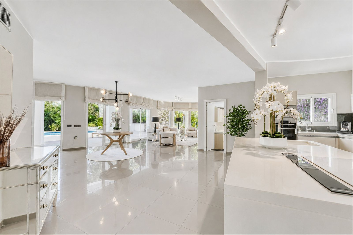 Villa for sale in Benahavís