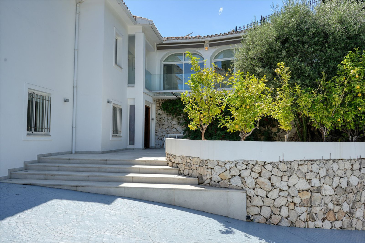 Villa for sale in Benahavís
