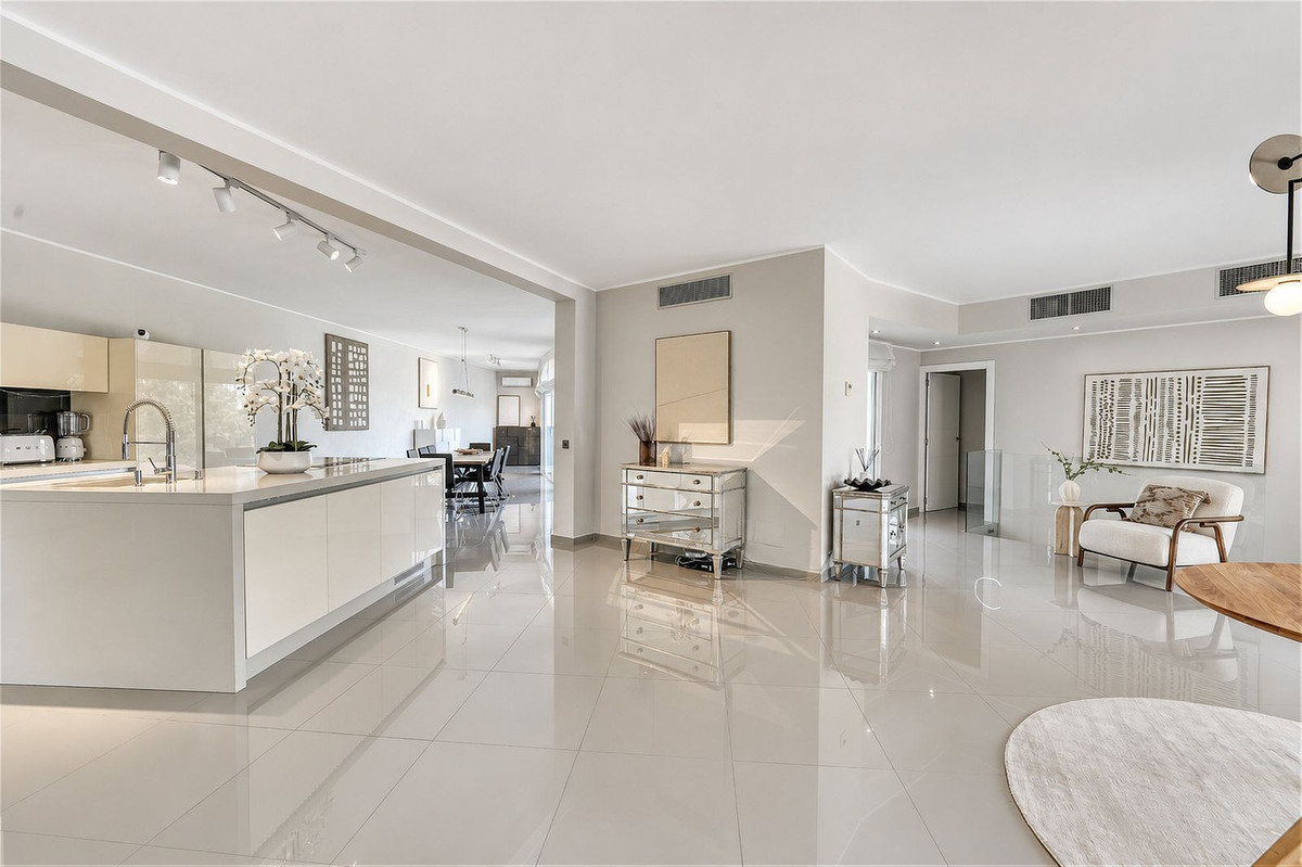 Villa for sale in Benahavís