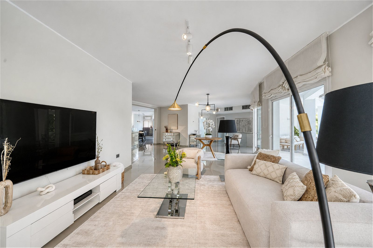 Villa for sale in Benahavís