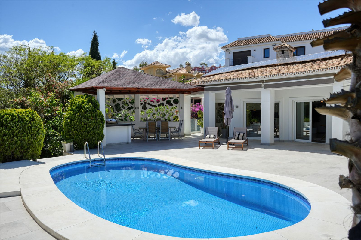 Villa for sale in Benahavís