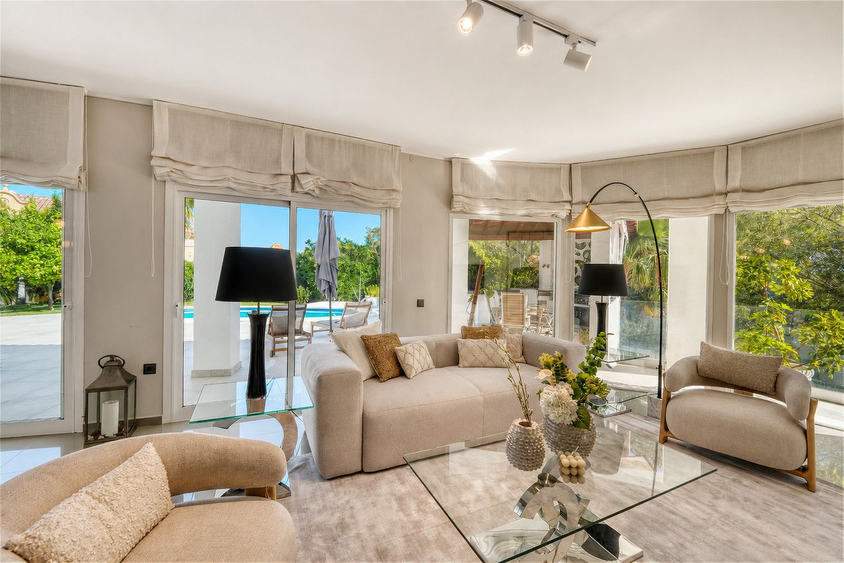 Villa for sale in Benahavís