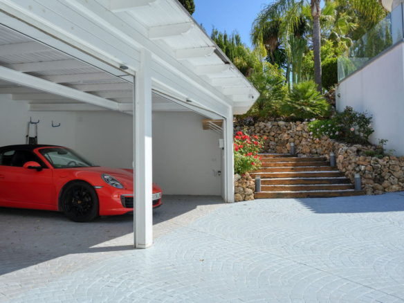 Villa for sale in Benahavís