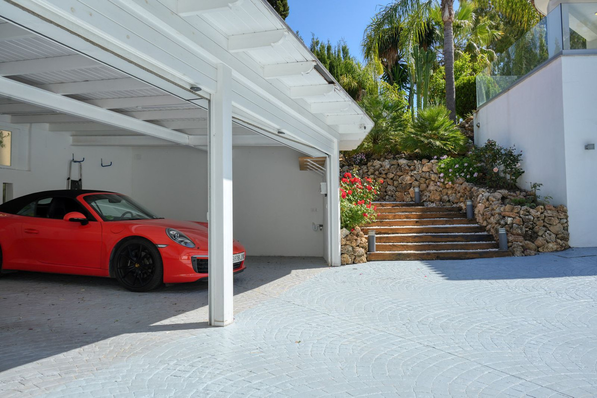 Villa for sale in Benahavís