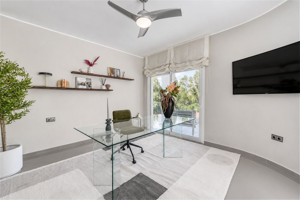 Villa for sale in Benahavís