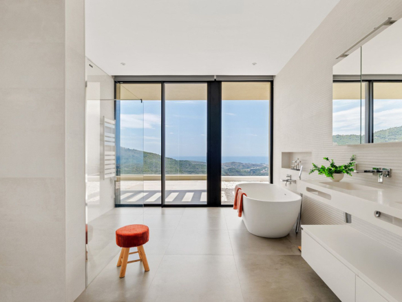 Villa for sale in Benahavís