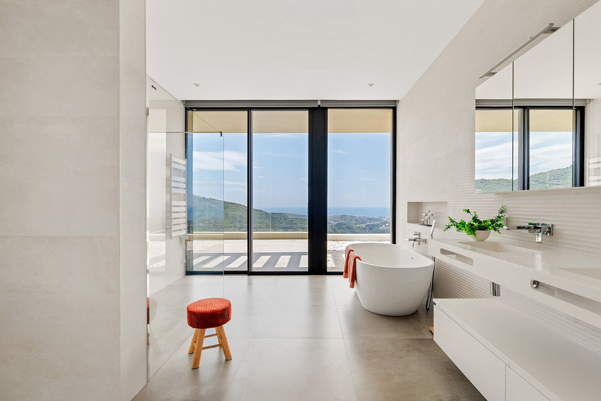 Villa for sale in Benahavís