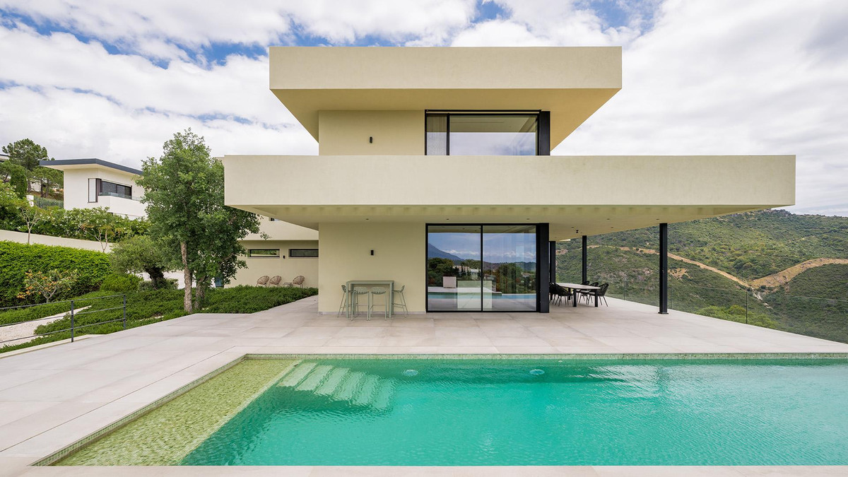Villa for sale in Benahavís
