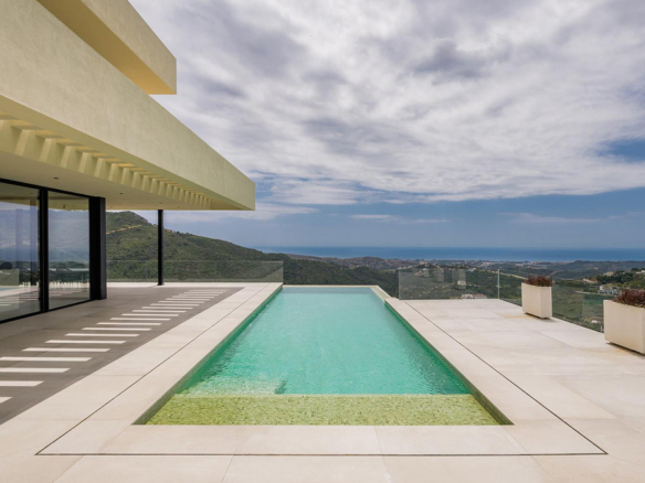 Villa for sale in Benahavís