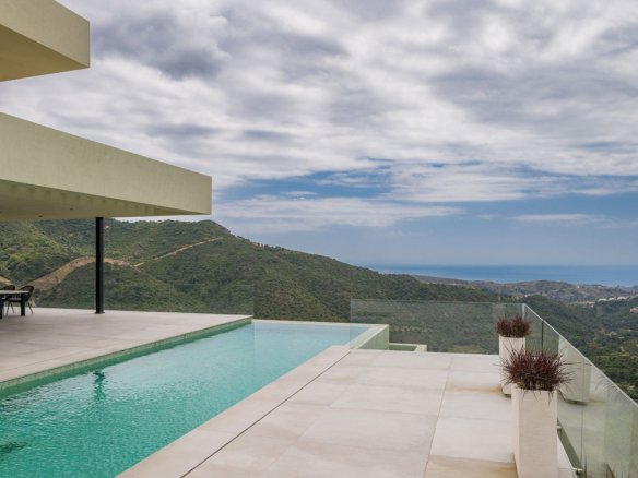Villa for sale in Benahavís