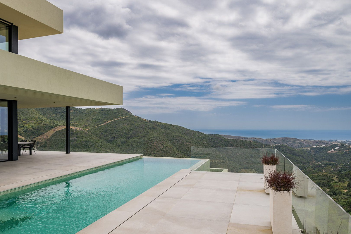 Villa for sale in Benahavís