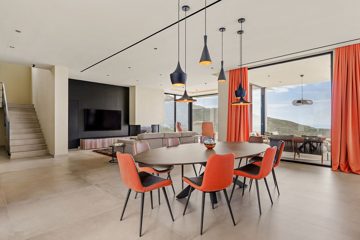 Villa for sale in Benahavís