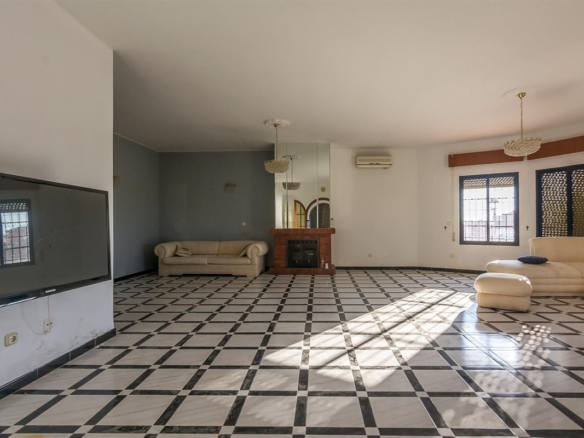 Villa for sale in Benalmadena