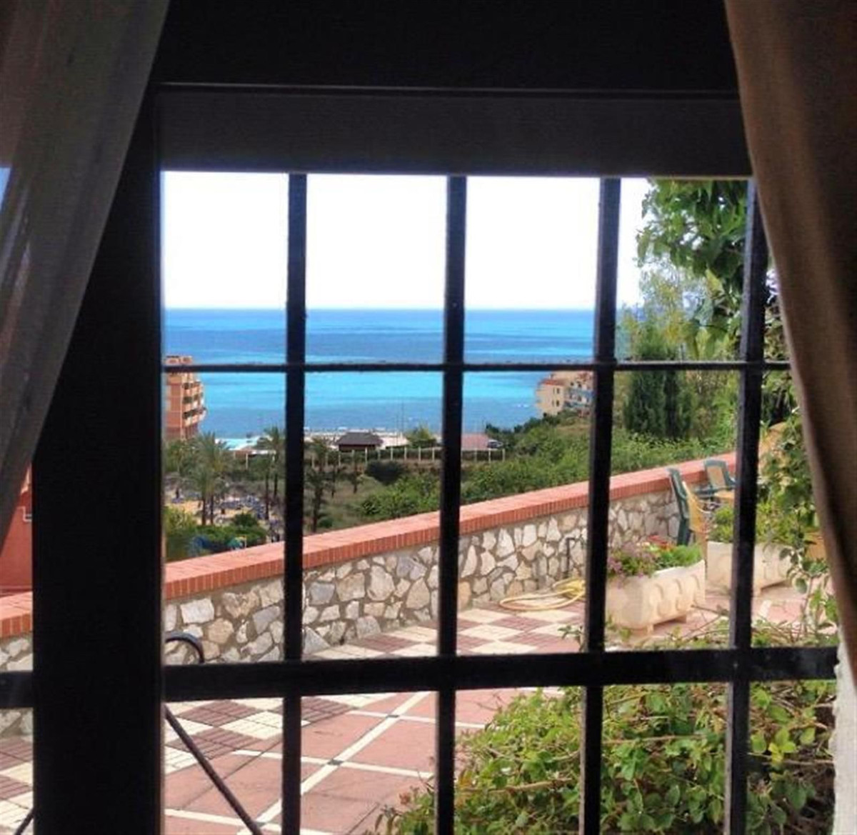 Villa for sale in Benalmadena