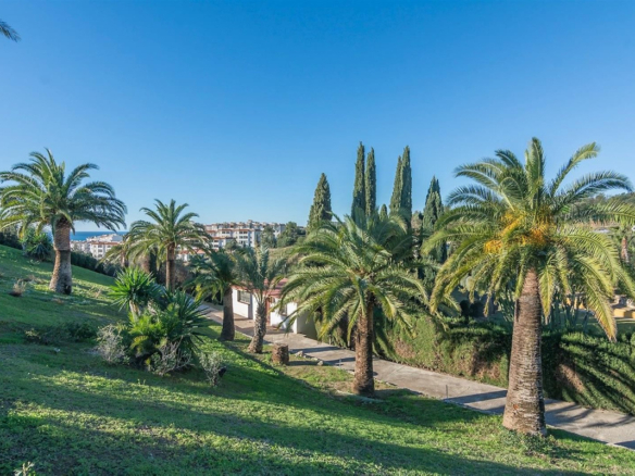 Villa for sale in Benalmadena