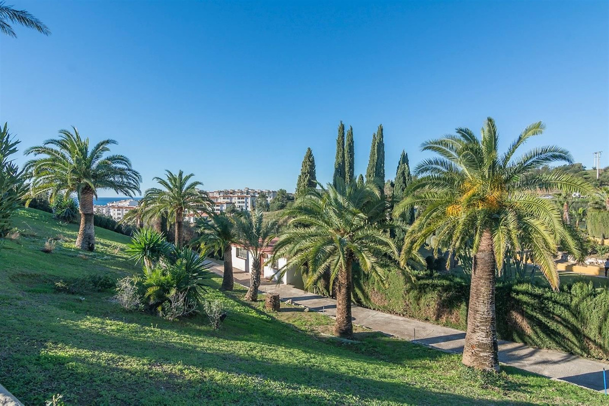 Villa for sale in Benalmadena