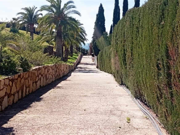 Villa for sale in Benalmadena
