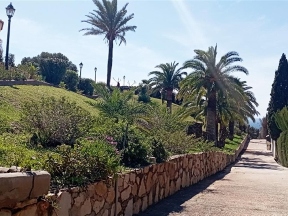 Villa for sale in Benalmadena