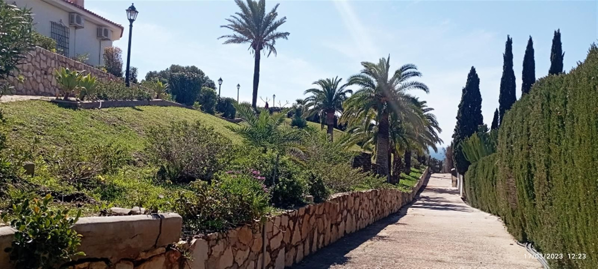 Villa for sale in Benalmadena