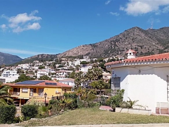 Villa for sale in Benalmadena